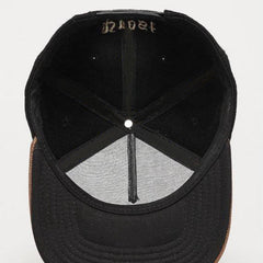 Trendy flat brimmed snapback hatswoolen woven label