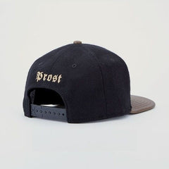 Trendy flat brimmed snapback hatswoolen woven label